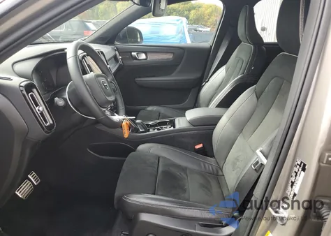 2022 Volvo Xc40 T5 R-Design z USA, uszkodzony, nr VIN YV4162UMXN2714870